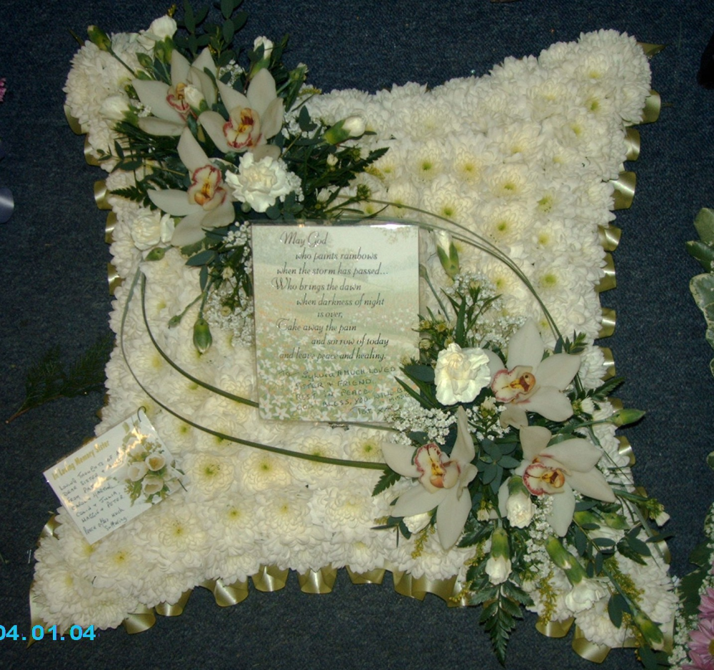 Classic based cushion from the 'Sylvia' collection